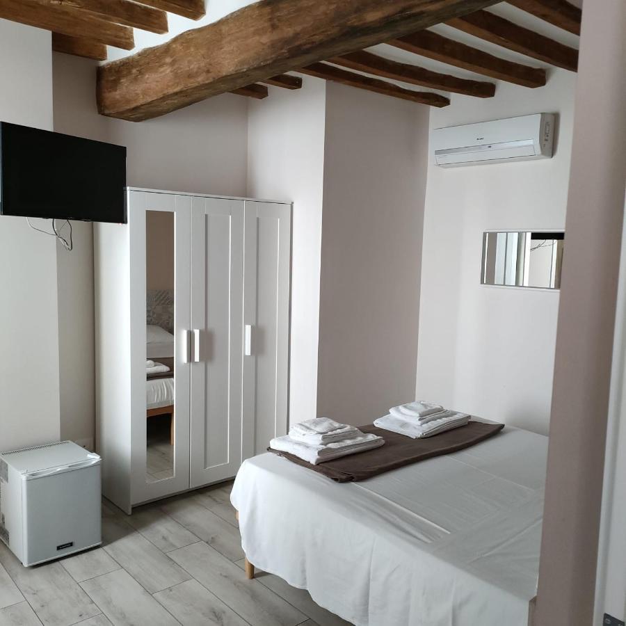 Residenza Borgo Guazzo Hotel Parma Buitenkant foto